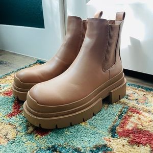 ‼️SALE ‼️ Topshop Brody Chunky Chelsea Boots